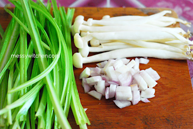 Green Dragon Vegetables, White Crab Mushrooms & Onion Ingredients